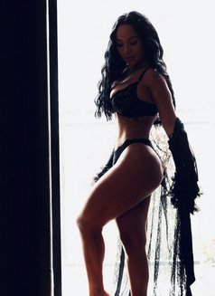 Victoria - escort in Beirut Photo 6 of 10