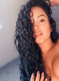 Victoria - escort in Beirut Photo 8 of 10