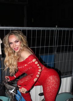 Victoria ruinart 22cm sexy hot 1.000star - Transsexual dominatrix in Paris Photo 29 of 30