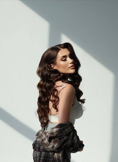 Victoria - escort in Dubai Photo 2 of 9