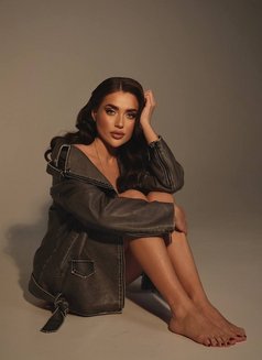 Victoria - escort in Dubai Photo 8 of 9