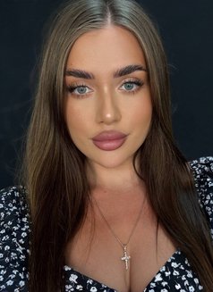 Victoria - escort in Dubai Photo 9 of 9