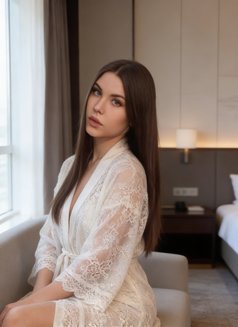 Victoria - puta in Hong Kong Photo 5 of 6