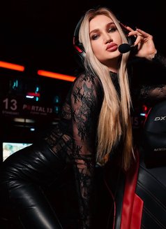 Victoria - escort in Hong Kong Photo 5 of 8