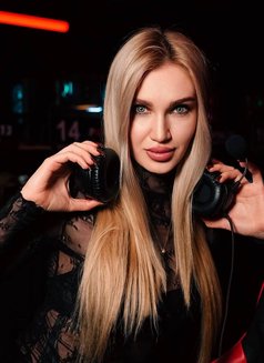 Victoria - escort in Hong Kong Photo 6 of 8