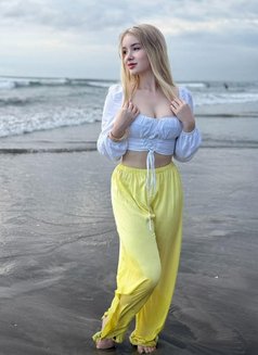 Victoria - puta in Riyadh Photo 4 of 5