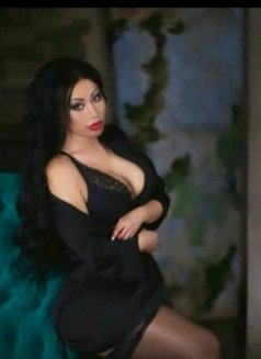 Victoria - Transsexual escort in İstanbul Photo 9 of 9