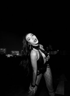 Victoria - Transsexual escort in Phuket Photo 1 of 4