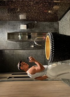 VictorioSG - Male escort in Bali Photo 5 of 7