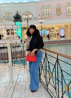 Vida - puta in Dubai Photo 4 of 7
