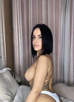 VÍDEO CALL / Renata - escort in Dubai Photo 15 of 17