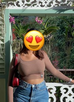 Dinithi - Luxurious GFE in Colombo - escort in Colombo Photo 1 of 3