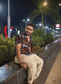 Vien - Male escort in Mumbai Photo 2 of 4