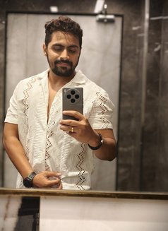 Vien - Male escort in Mumbai Photo 4 of 4