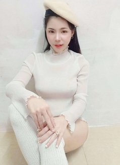 vietnam lulu and lady group sex - Transsexual escort in Dubai Photo 13 of 13