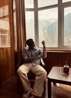 Vii - Acompañantes masculino in Surat Photo 4 of 6