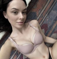 Vika - puta in Riyadh