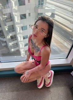 Vika - escort in Dubai Photo 3 of 6