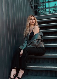 Vika - escort in Hong Kong Photo 1 of 15