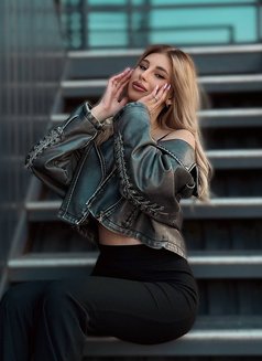 Vika - escort in Hong Kong Photo 9 of 15