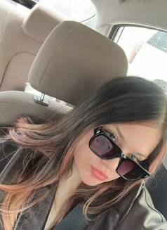 Vika - escort in Riyadh Photo 2 of 5