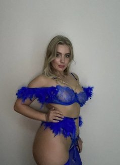 Vika - escort in Yerevan Photo 2 of 12