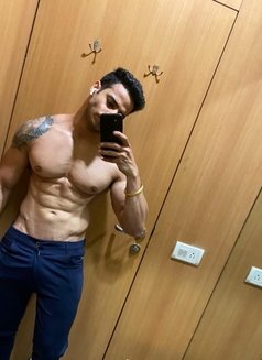 Vikasstud - Male escort in Singapore Photo 2 of 6