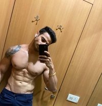 Vikasstud - Male escort in Singapore