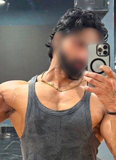 Viki - Male escort in Mumbai Photo 6 of 16