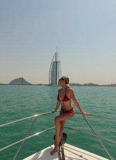 Viki - escort in Dubai Photo 3 of 6