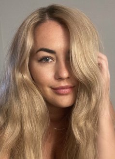 Vikki - escort in Riyadh Photo 3 of 7