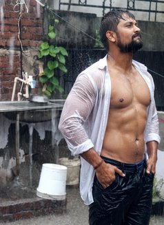 Vikky Call Boy - Male escort in New Delhi Photo 3 of 6
