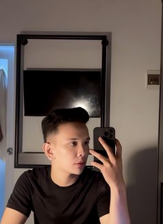 Viko - Male escort in Bali Photo 1 of 4