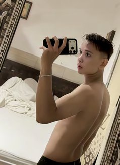 Viko - Male escort in Bali Photo 4 of 4