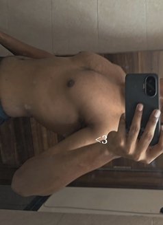 Vikram - Male escort in New Delhi Photo 3 of 5