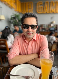 Viks - Acompañantes masculino in New Delhi Photo 1 of 1