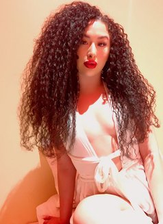 Viktoria - puta in Dubai Photo 3 of 8