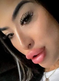 Viktoria - puta in Dubai Photo 6 of 8