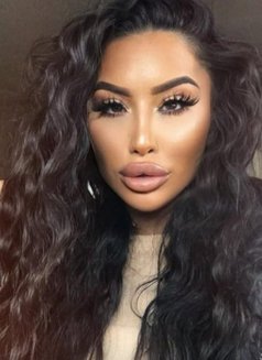 Viktoria - puta in Dubai Photo 7 of 8