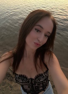 Viktoria - escort in Hong Kong Photo 8 of 11