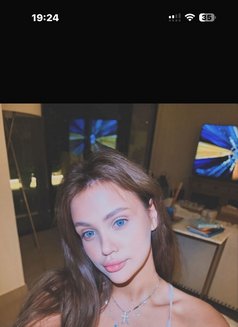 Viktoria - puta in Dubai Photo 1 of 11