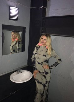 Vildan - Transsexual escort in İstanbul Photo 9 of 10