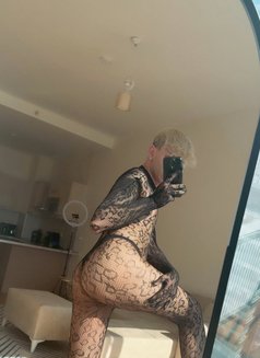 Viliam - Transsexual escort in Riyadh Photo 12 of 13