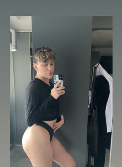 Viliam - Transsexual escort in Riyadh Photo 13 of 13