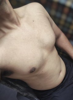 Vinay, No Charges involved...just fun - Acompañantes masculino in New Delhi Photo 3 of 3