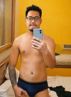 Vince - masseur in Muscat Photo 4 of 9