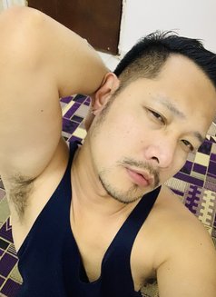 Vince - masseur in Al Sohar Photo 11 of 12