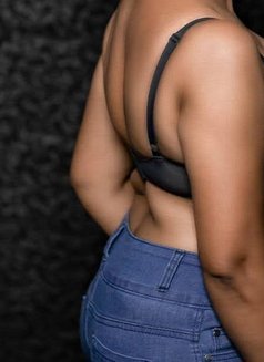 Vindy - escort in Colombo Photo 1 of 3