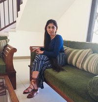 Vindya S - puta in Kotte