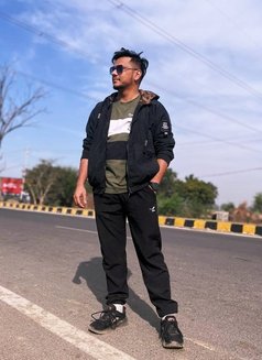 Vineet - Intérprete masculino de adultos in New Delhi Photo 3 of 3